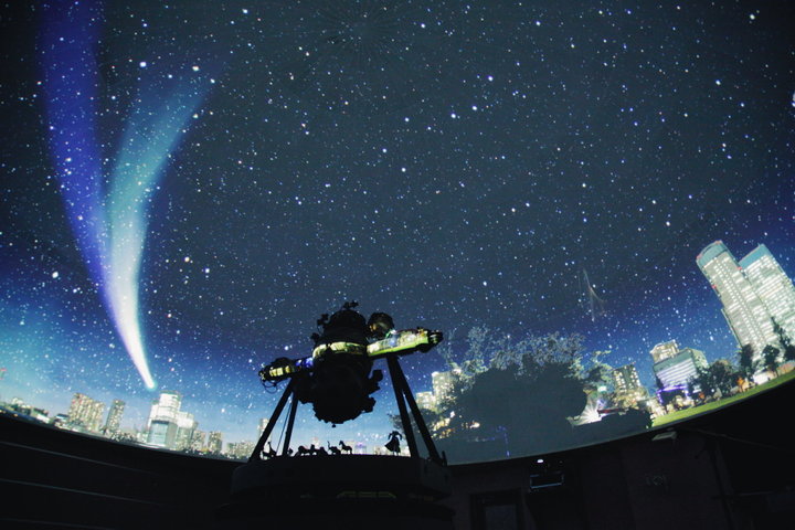 都内のお寺でプラネタリウム 天文家の住職によるライブ解説に予約殺到の プラネターリアム銀河座 ことりっぷ