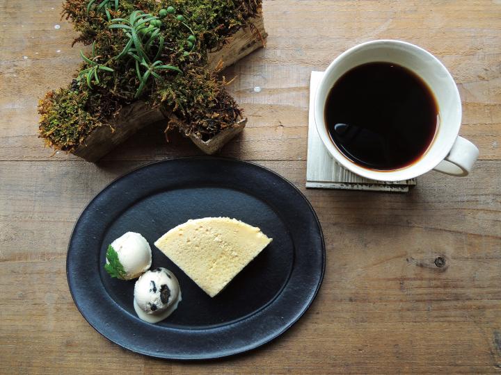 神戸の隠れ家カフェ Toiro でとろ りチーズケーキをいただきます ことりっぷ