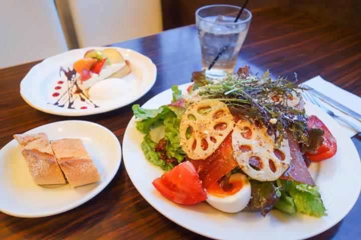 野菜たっぷりのサラダランチが人気 中目黒の隠れ家ビストロ ユイット ことりっぷ