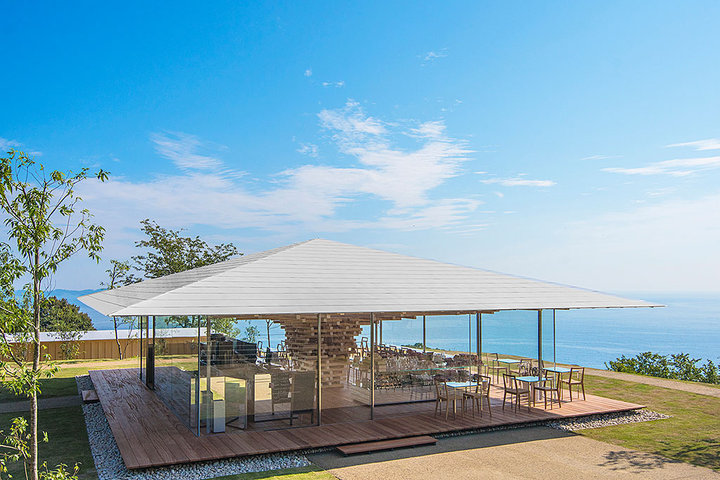 海と森に抱かれた美しい木組みの絶景カフェ 熱海 コエダハウス ことりっぷ