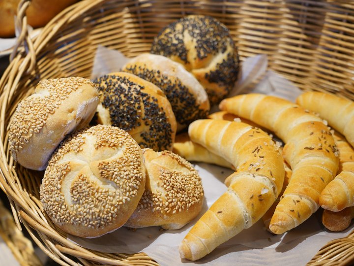 鎌倉 長谷で愛されて30年 カフェを併設した本格ドイツパンの老舗 ベルグフェルド 長谷店 ことりっぷ