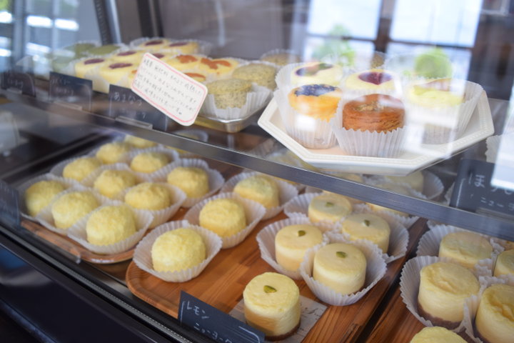 売り切れ続出 約10種類のフレーバーが並ぶチーズケーキ専門店 Mimosa Cheesecake ことりっぷ