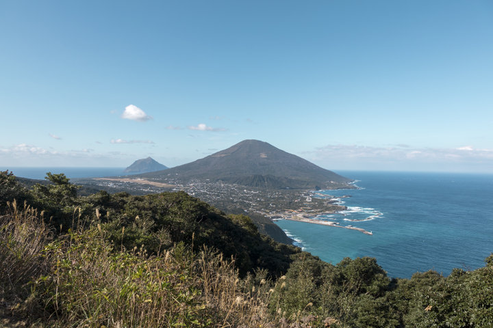 春の海風と自然を感じる ゆったり八丈島の旅へ ことりっぷ