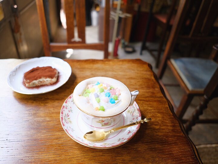 レトロな喫茶店で 金平糖を散らしたこだわりのコーヒーを 大阪 中崎町 珈琲舎 書肆アラビク ことりっぷ
