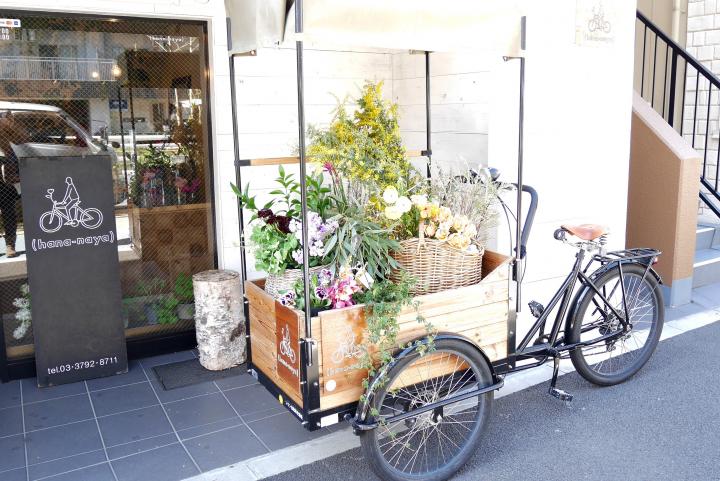 晴れた日の中目黒で出会えるかも カラフルなお花をのせた三輪自転車の花屋さん ハナナヤ ことりっぷ