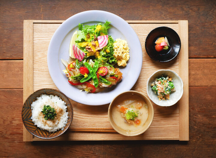 京都 西陣の八百屋カフェ ベジサラ舎 で 滋味あふれるカラフル野菜のランチを ことりっぷ