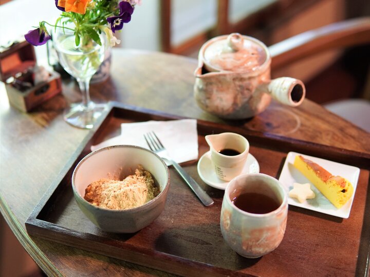 風流な花頭窓のある古民家のステキなおもてなし 鎌倉 Cafe Gula ことりっぷ