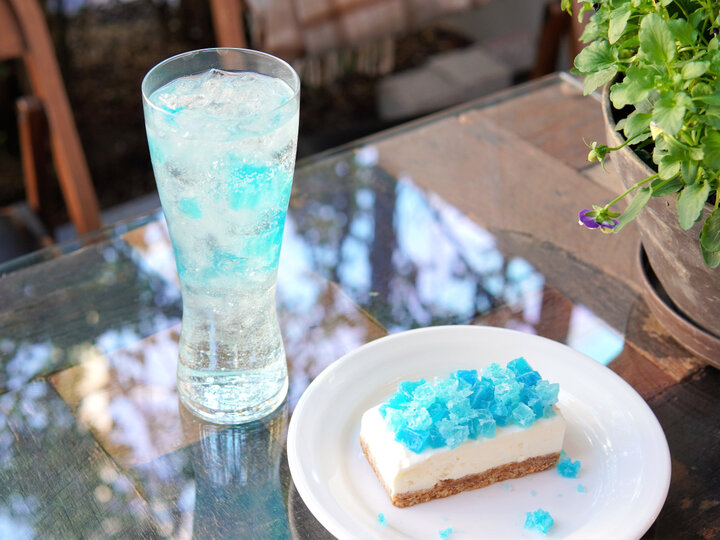 表参道の隠れ家カフェで見つけた 誕生石カラーの琥珀糖が彩るスイーツ Cafe De Lapis ことりっぷ