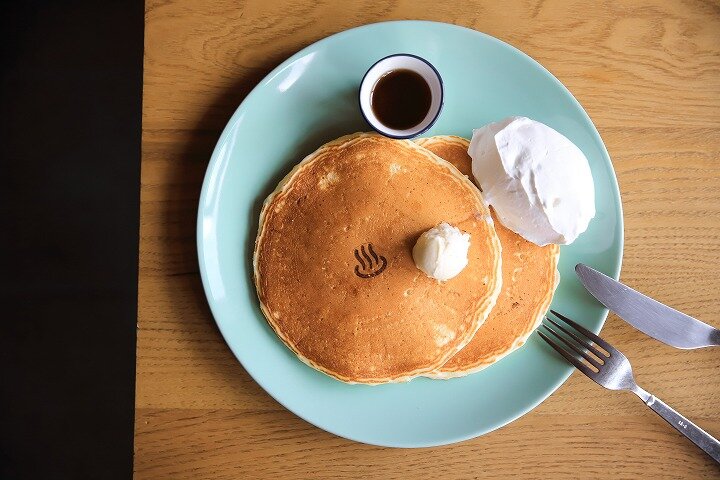 温泉マークに心ときめく、兵庫県産小麦100％のパンケーキ