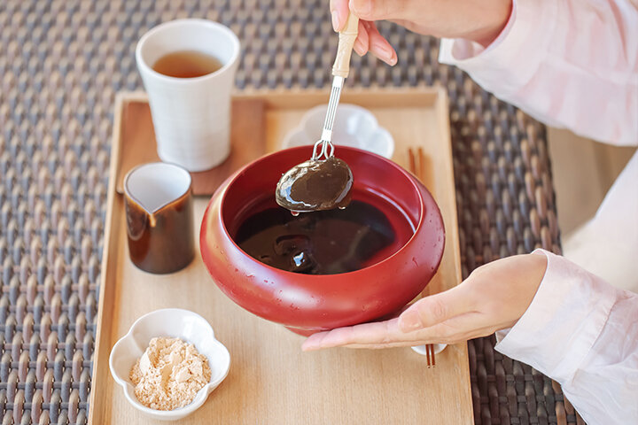 看板メニューは作りたての「本生わらび餅」