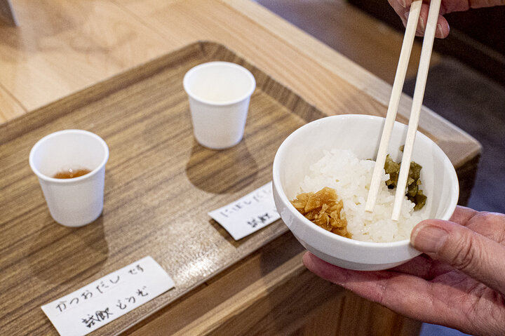 温かいごはんがうれしい試食コーナー