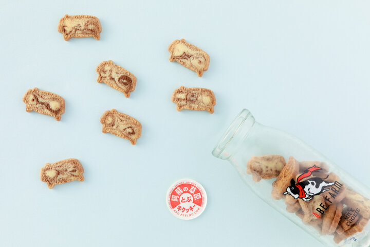 ミルクの風味漂うかわいい牛型クッキー「阿蘇の草原飛ぶ牛クッキー」