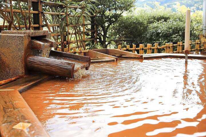 最上階の露天風呂やプライベートスパで心身をほぐして