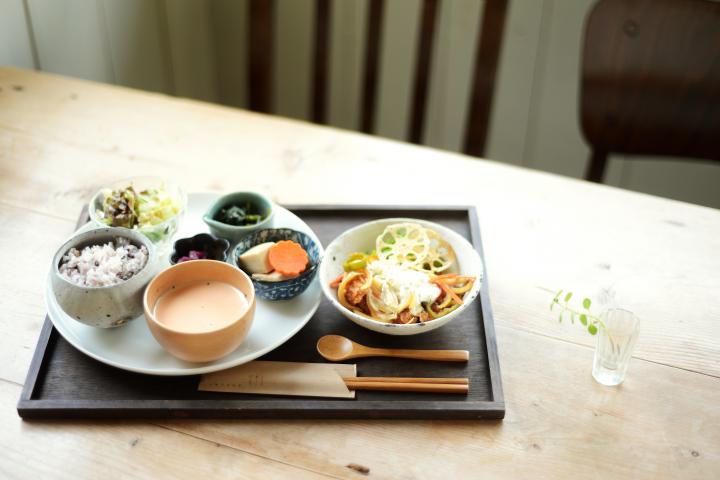 ナチュラルな雰囲気になごむ 岡山のカフェ 雑貨店 スキップ ことりっぷ