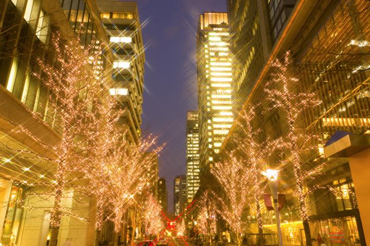 東京駅から歩いてめぐる クリスマスツリー イルミネーションスポット ことりっぷ