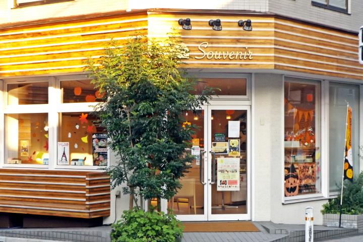 ビュッフェスタイルのケーキ屋さん スブニール のスイーツビュッフェ ことりっぷ