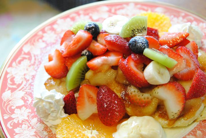 浅草寺からすぐ 浅草茶房 でいただく 山盛りフルーツのパンケーキ ことりっぷ