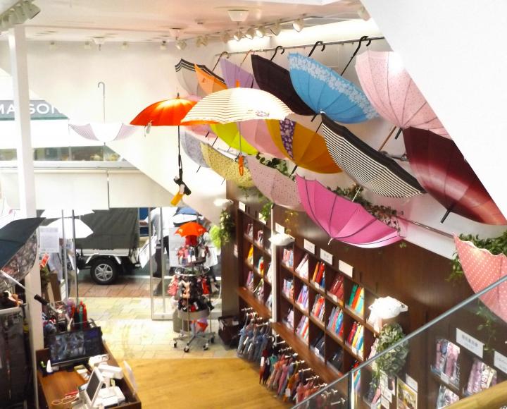 傘専門店 クール マジック シューズ で 梅雨気分を吹き飛ばすお気に入りの一本に出会う ことりっぷ