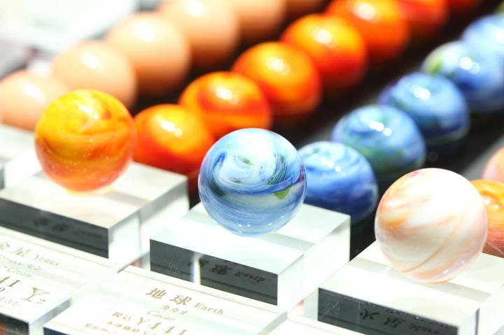 ショコラブティック レクラ の惑星チョコが眩しい ことりっぷ