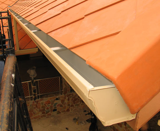 รางน้ำฝนอะลูมิเนียม รางน้ำฝนไร้รอยต่อจาก USA  seamless aluminum gutters