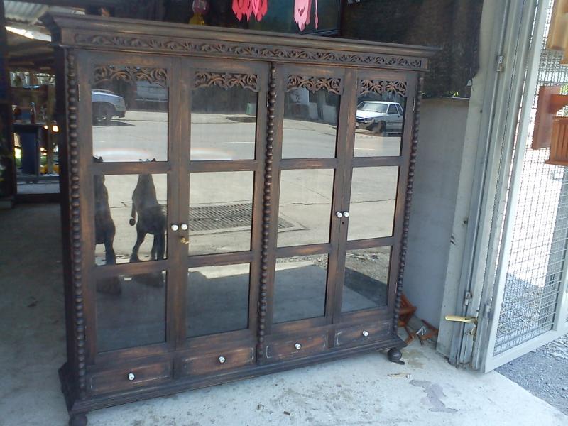 ตู้โชว์โบราณ4ประตู หลังขนาดย่อม ไม่สูงเกินไป สนใจราคาต่อรองได้ 