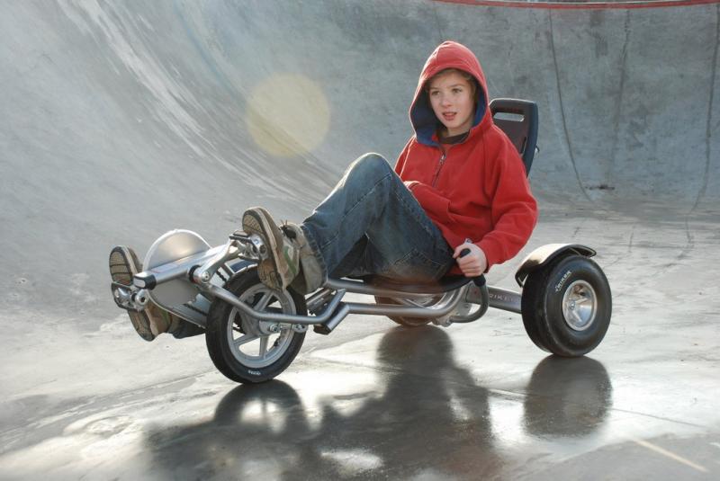 จักรยาน นอนถีบ TRIKER PRO 100ขายจักรยานนอนถีบ เล่นได้ทั้งเด็กและผู้ใหญ่ สามารถรับน้ำหนักได้ถึง 80 กิโลกรัม มี 2 สีให้เลือกค่ะTRIKER PRO 100 RED	9,900 THB ( HAVE ONLY 1 SET IN STOCK )TRIKER PRO 100 SILVER	9,900 THB**ราคานี้ยังไม่รวม VAT 7% นะคะ**สินค้าใหม่แกะกล่อง และมีคู่มือในการประกอบให้ด้วยค่ะ การจัดส่งคิดค่าจัดส่งโดยประมาณไม่เกิน 1,000 บาทการชำระเงินโอนเงินเข้าบัญชี:ชื่อบัญชี Herve Bergmansเลขที่ 182-210239-3ธนาคารไทยพาณิชย์สาขาถนนร่มเ�