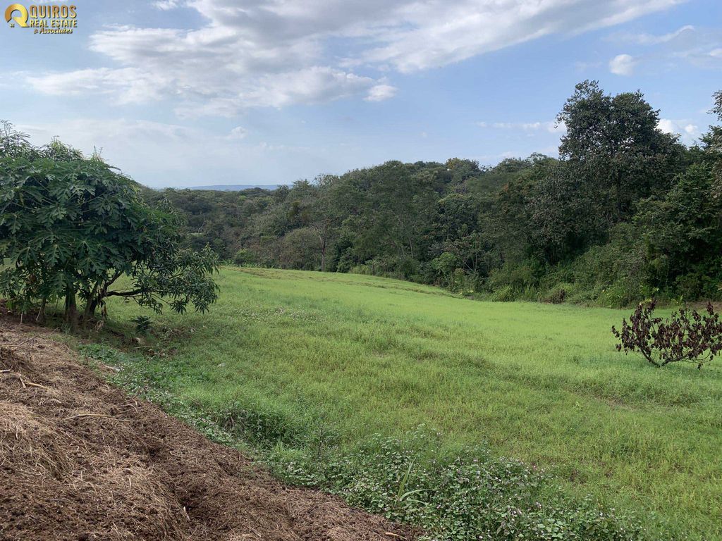 Foto de Finca Ganadera de 170 Hectáreas con Vista al Mar entre Jacó y Parrita