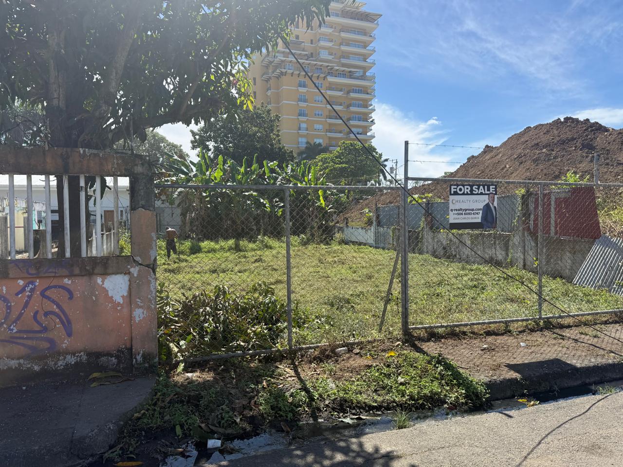 Foto de Lote de 300 m² a solo 50 Metros de Playa Jacó - Zona Comercial y Residencial