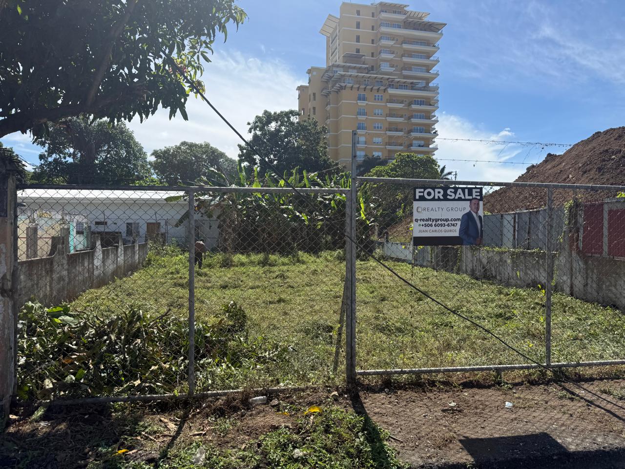Foto de Lote de 300 m² a solo 50 Metros de Playa Jacó - Zona Comercial y Residencial