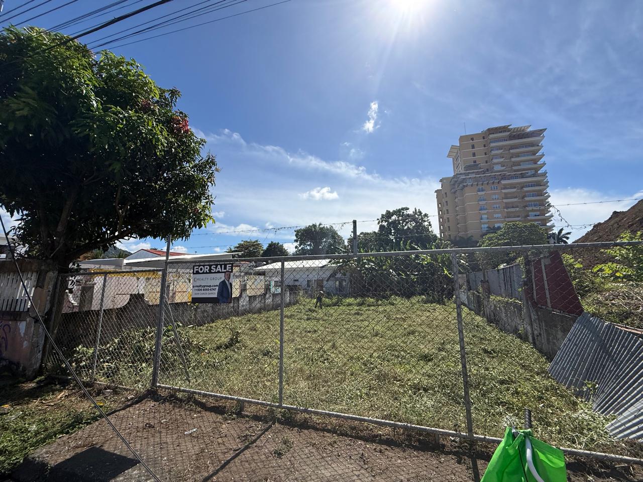 Foto de Lote de 300 m² a solo 50 Metros de Playa Jacó - Zona Comercial y Residencial