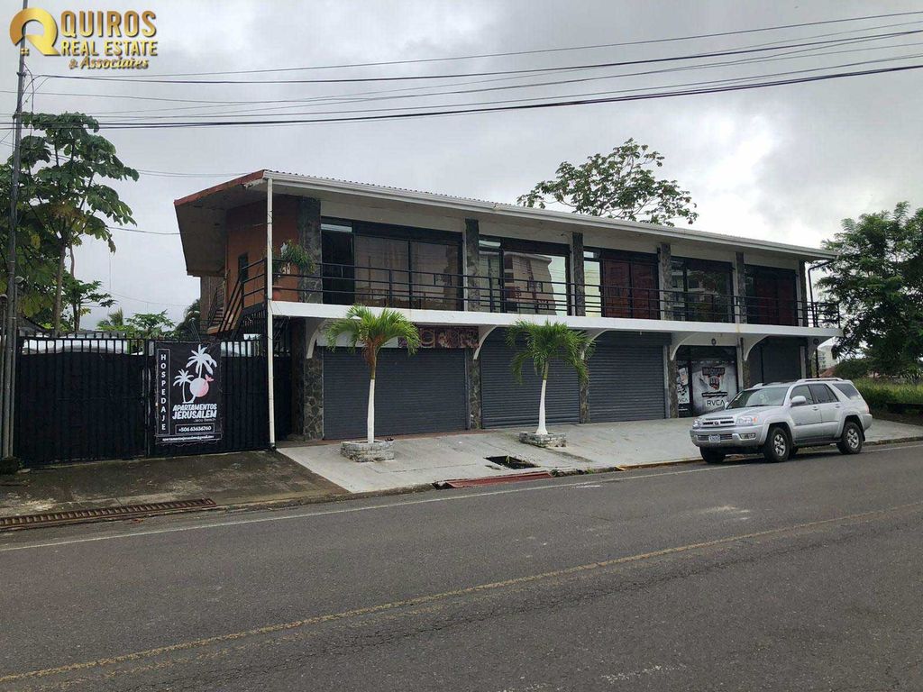 Foto de Centro Comercial y Residencial en Jacó - 6 Locales y 7 Apartamentos
