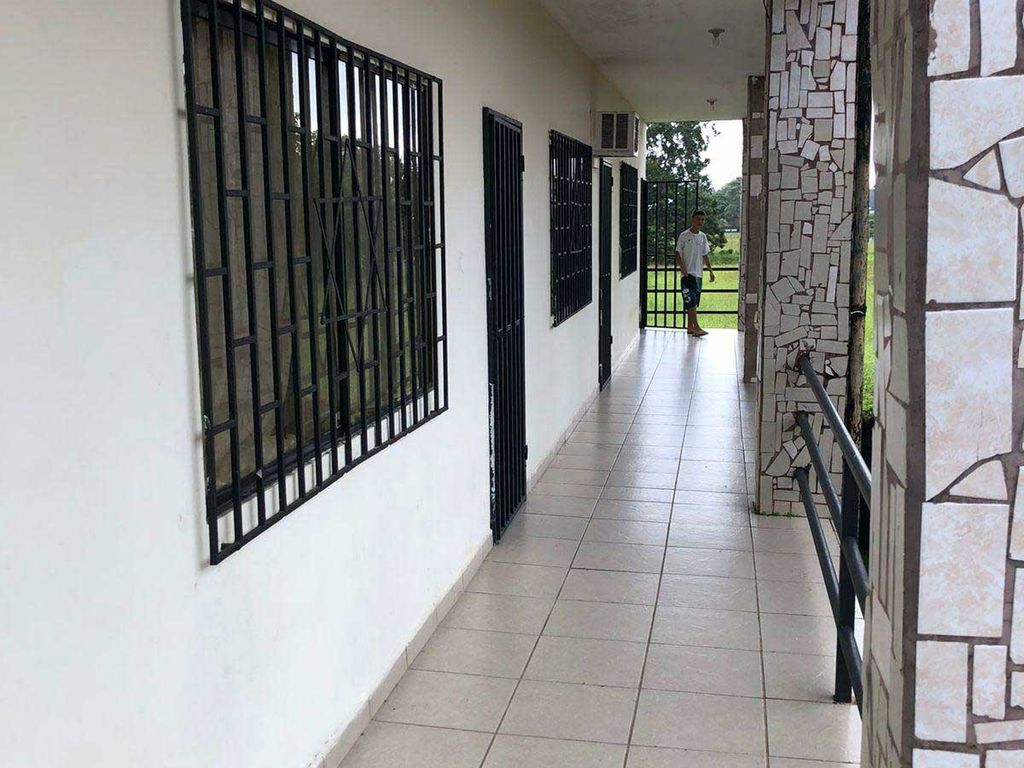 Foto 15 de Centro Comercial y Residencial en Jacó - 6 Locales y 7 Apartamentos