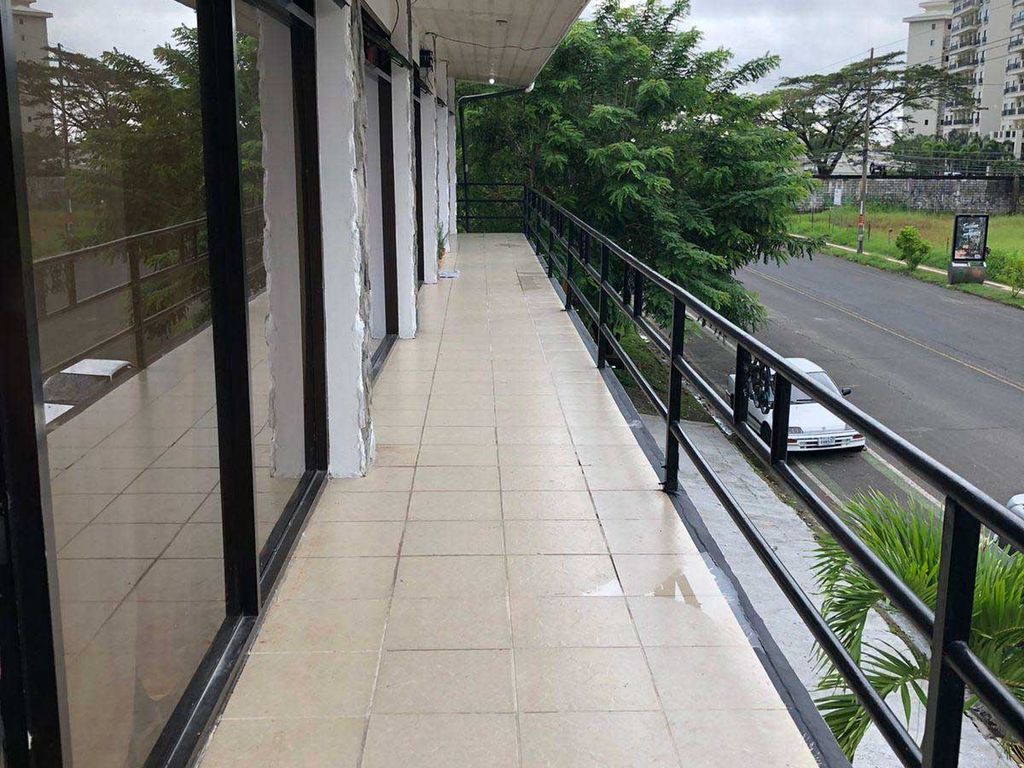 Foto 8 de Centro Comercial y Residencial en Jacó - 6 Locales y 7 Apartamentos