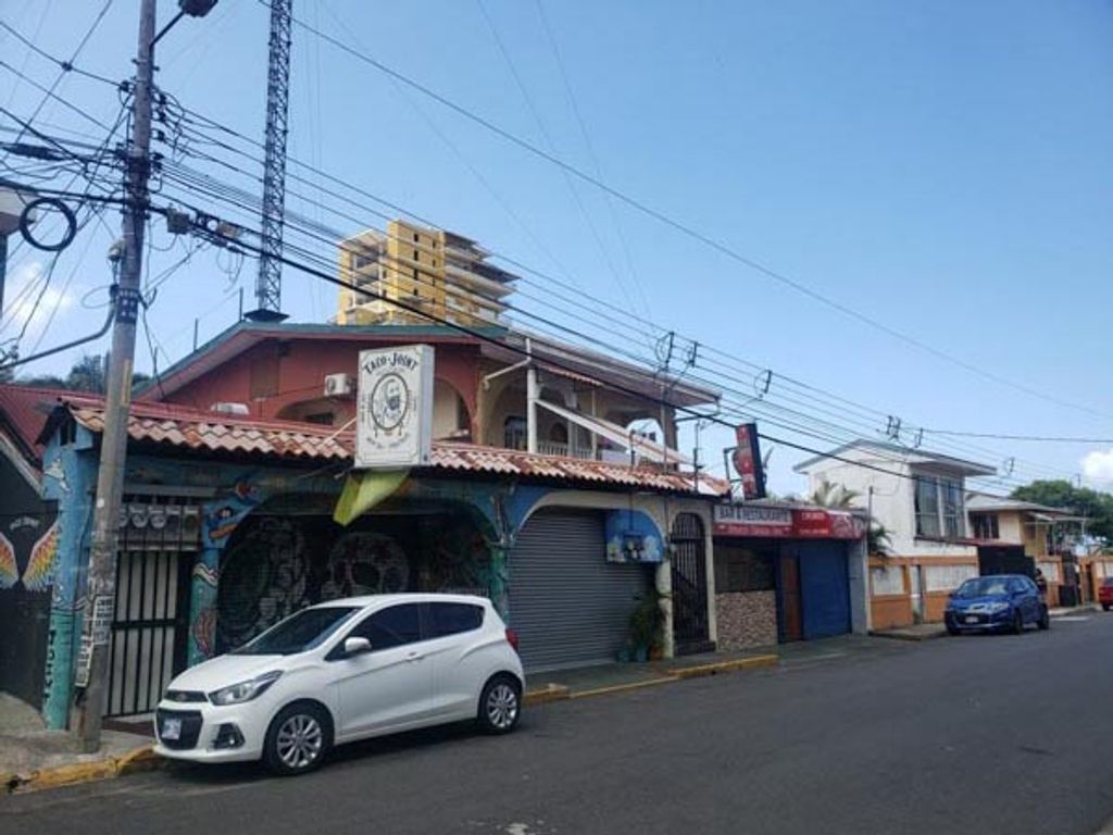 Foto de Complejo Comercial de Uso Mixto en Playa Jacó - 50 m del Mar e Ingresos Activos