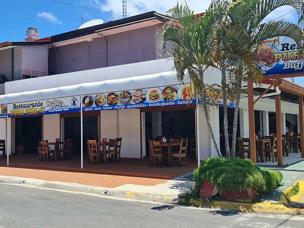 Foto de Complejo Comercial Esquinero en Jacó - Restaurante y Club Nocturno Operativo