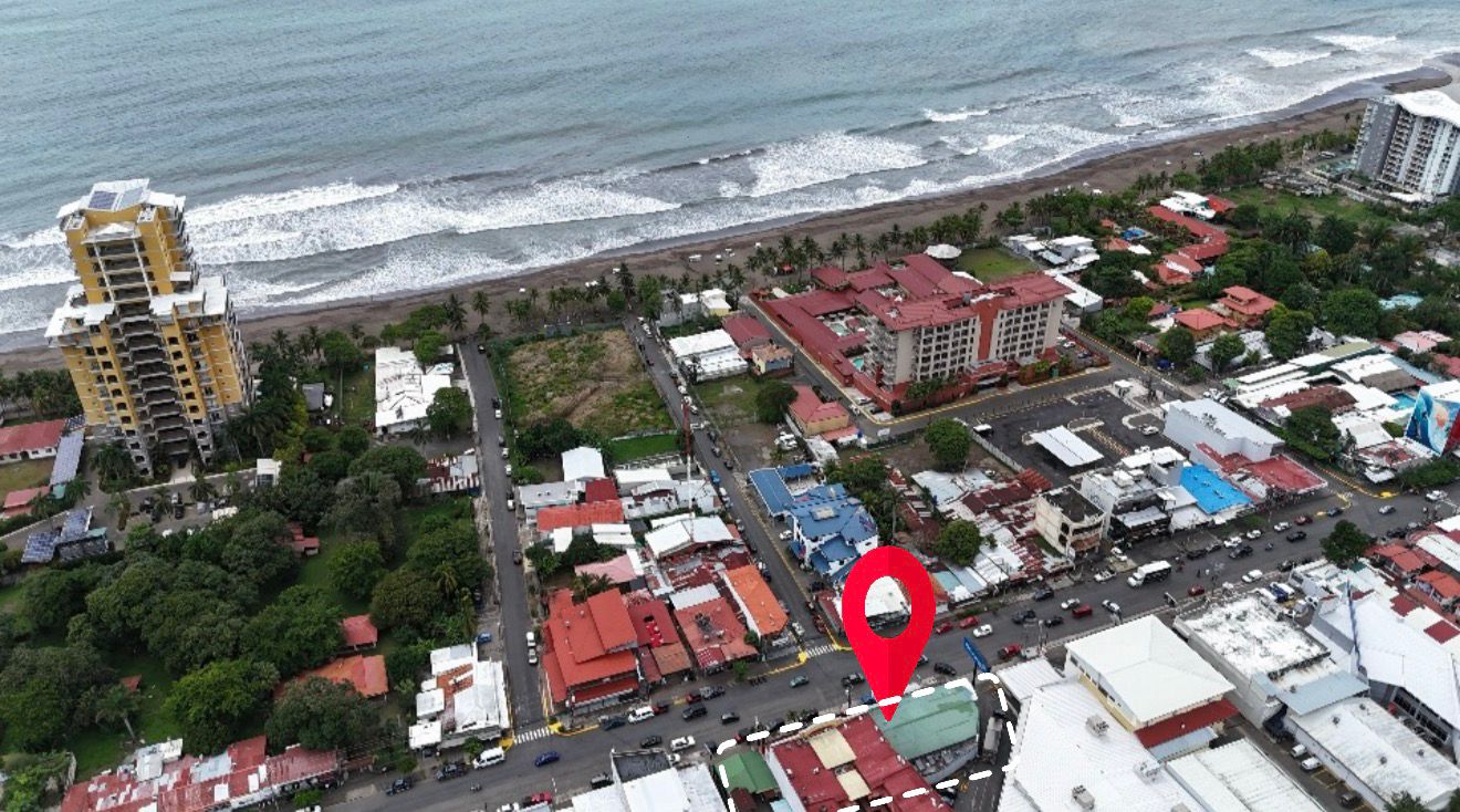 Foto de Centro Comercial de 8 Locales en el Centro de Jacó - Rentabilidad del 12%