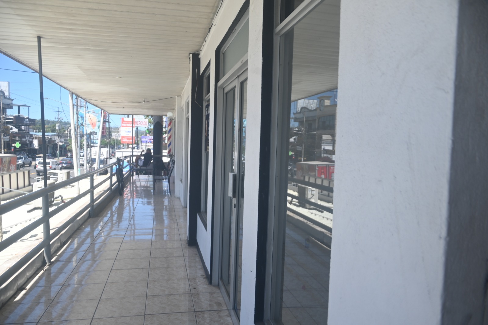 Foto 6 de Centro Comercial de 8 Locales en el Centro de Jacó - Rentabilidad del 12%