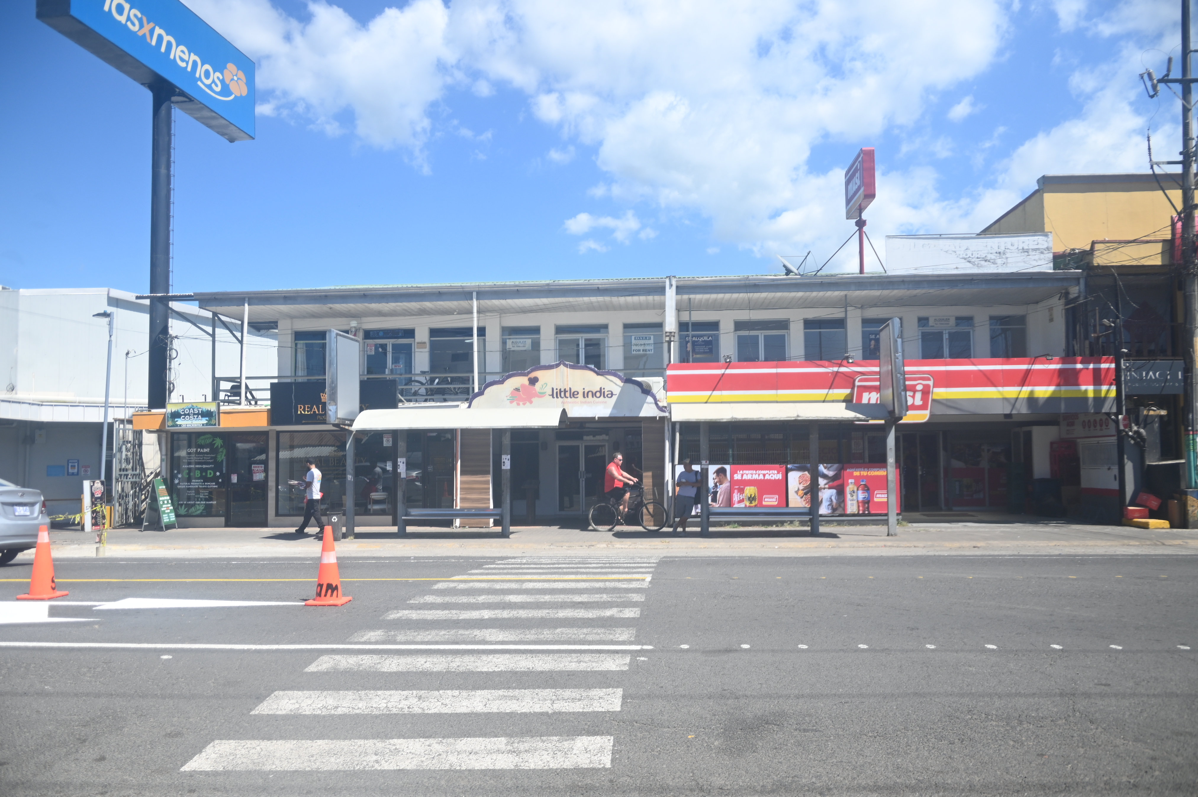 Foto 8 de Centro Comercial de 8 Locales en el Centro de Jacó - Rentabilidad del 12%