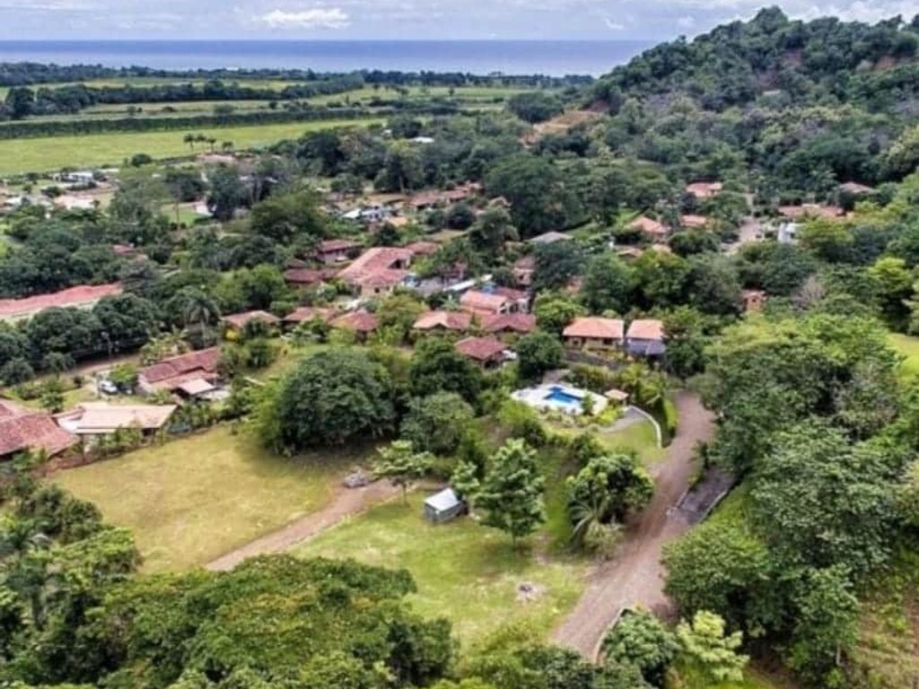 Foto 14 de Complejo de 8 Villas y Piscina en Playa Hermosa - Inversión Llave en Mano