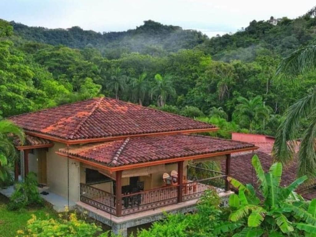 Foto 15 de Complejo de 8 Villas y Piscina en Playa Hermosa - Inversión Llave en Mano