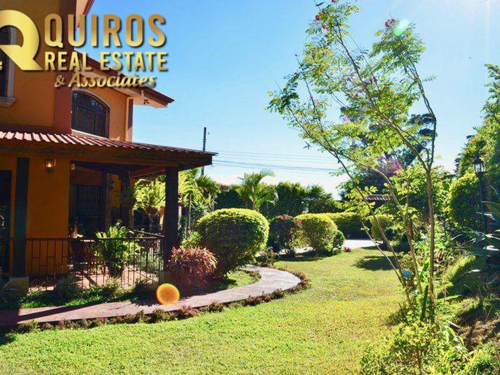 Foto de Residencia de Lujo con Casa de Huéspedes en Santo Domingo, Heredia