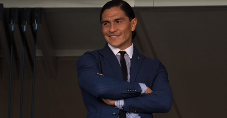 Palencia se aparece en conferencia de chivas