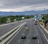 Imagen de la pregunta: En los cambios de carril en un mismo sentido, ¿quién tiene prioridad?