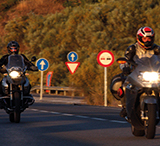 Imagen de la pregunta: La velocidad máxima genérica para una motocicleta en una carretera convencional 