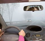 Imagen de la pregunta: En esta autovía hay mucha niebla. ¿Se puede circular a menos de 60 km/h?