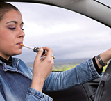 Imagen de la pregunta: Fumar al volante...