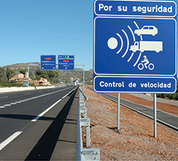 Imagen de la pregunta: En esta vía, la velocidad mínima permitida a los turismos es de...