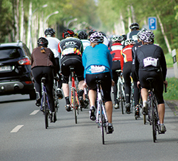 Imagen de la pregunta: ¿Puede perder puntos de su saldo si pone en peligro a un grupo de ciclistas dura