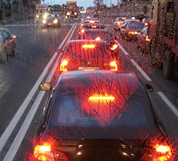Imagen de la pregunta: ¿Qué debe hacer para avisar de que va a disminuir la velocidad de su vehículo de