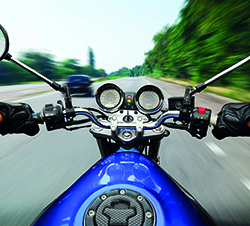 Imagen de la pregunta: En una autovía, el límite de velocidad para una motocicleta es de...